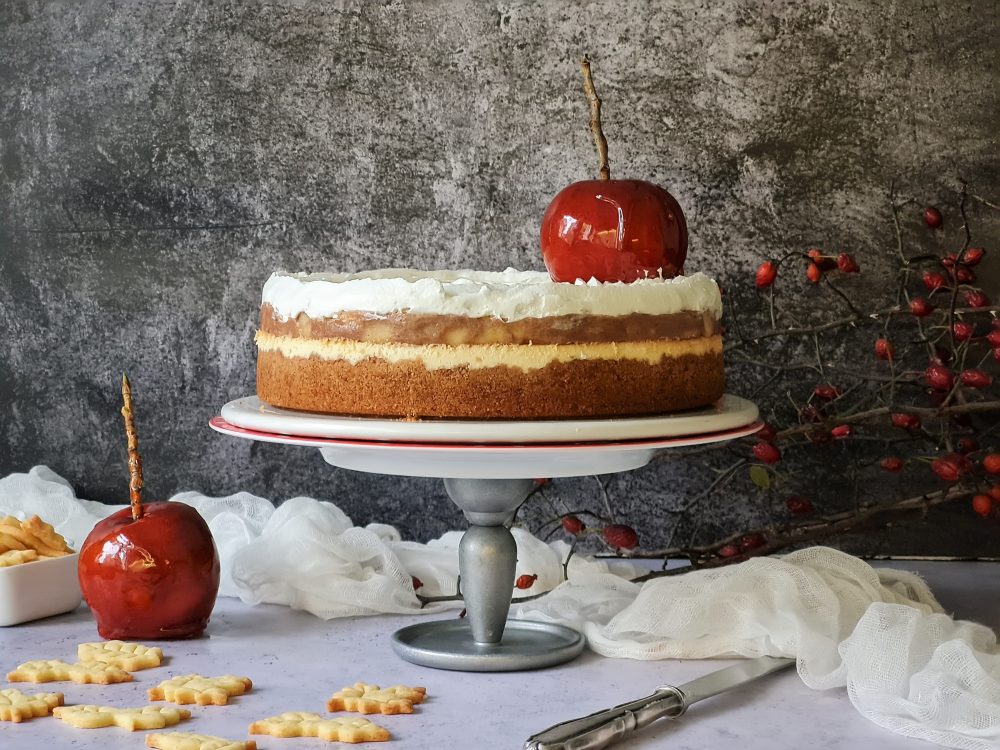 CHEESECAKE S OKUSOM PITE OD JABUKA