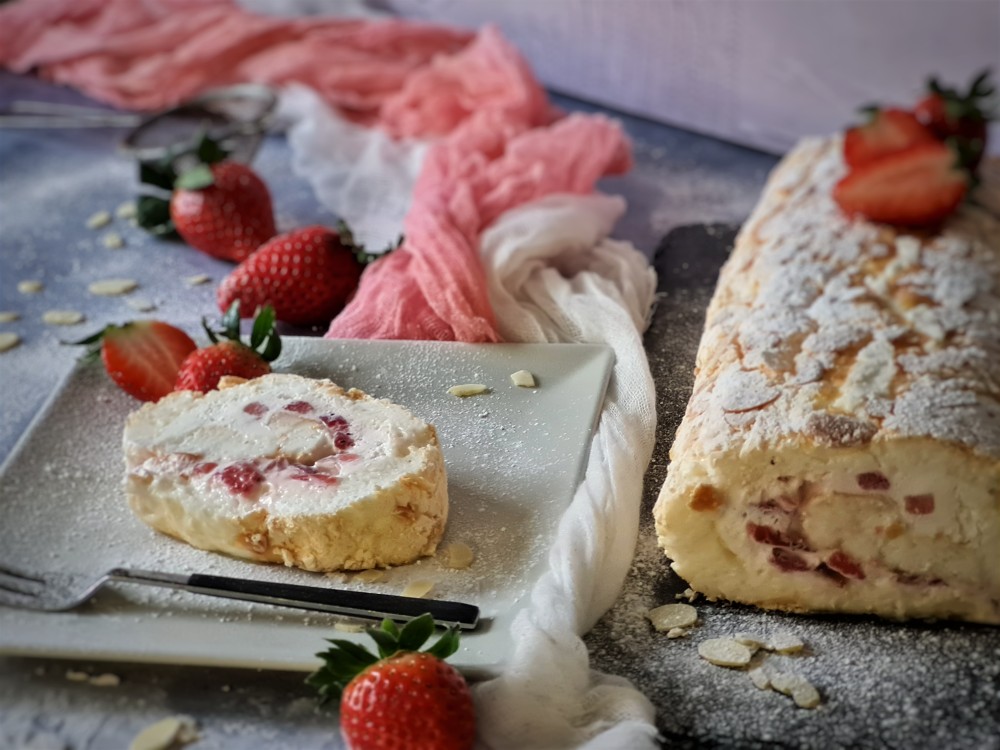 Beze rolada s jagodama