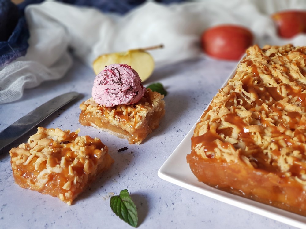 Karamel pita s jabukama