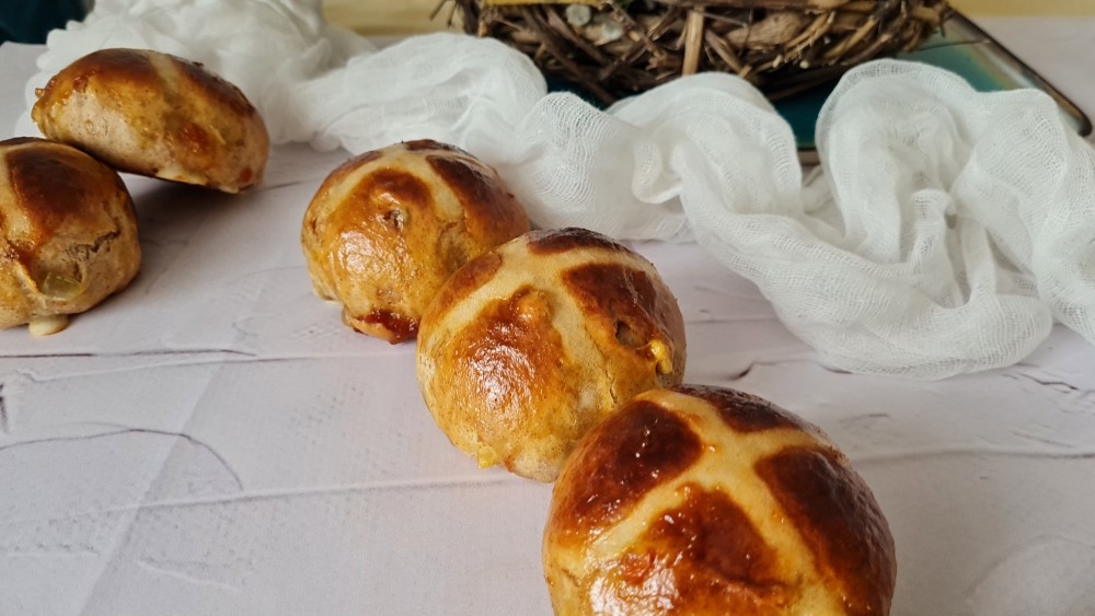 Slatka uskrsna peciva